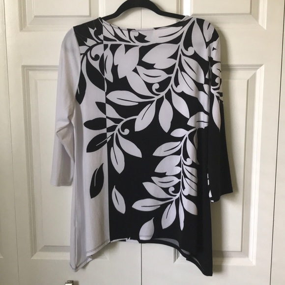 CHICO’S GRAPHIC BLACK AND WHITE TUNIC - Picture 2 of 2